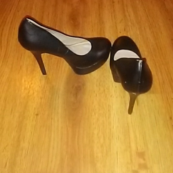 Olsenboye Black Platform Heels - Picture 4 of 6